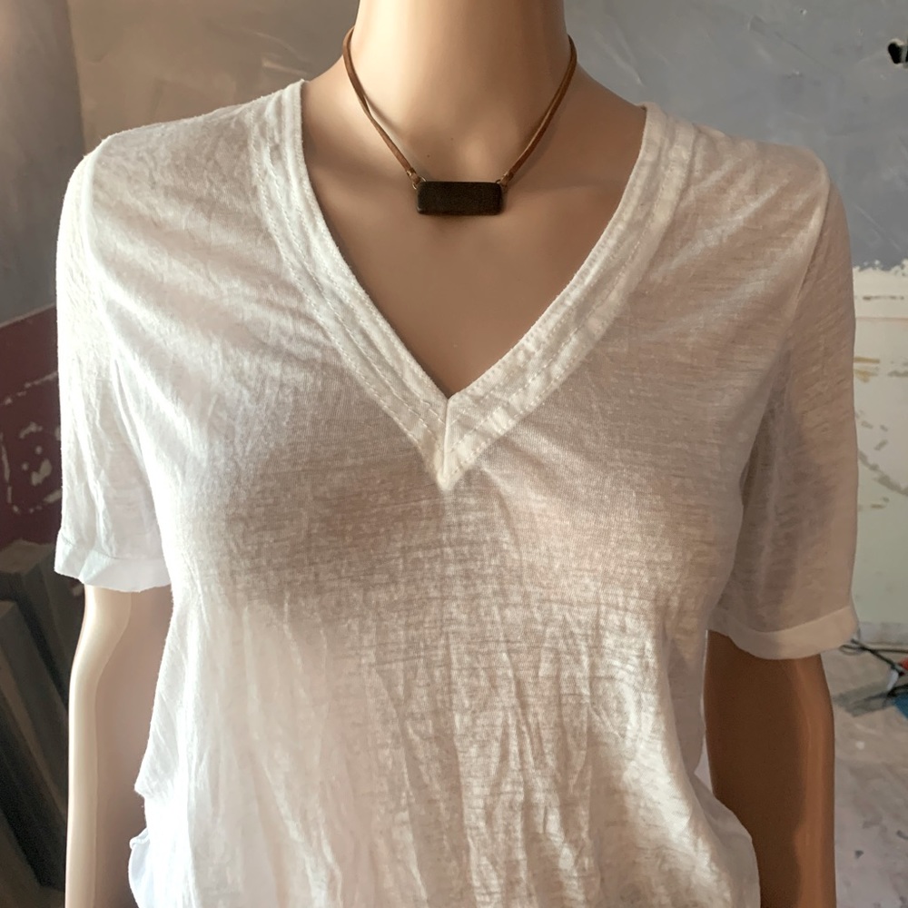 Small white gap shirt